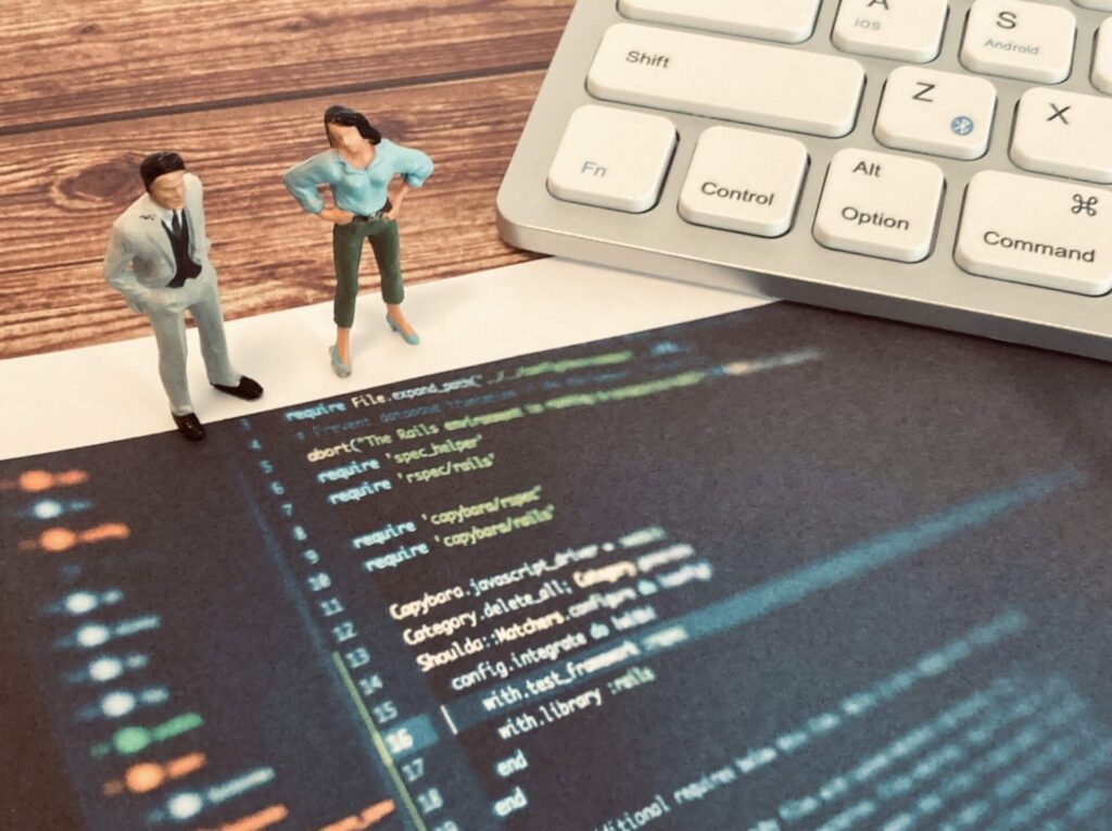 ホームページ制作を外注するメリットとは